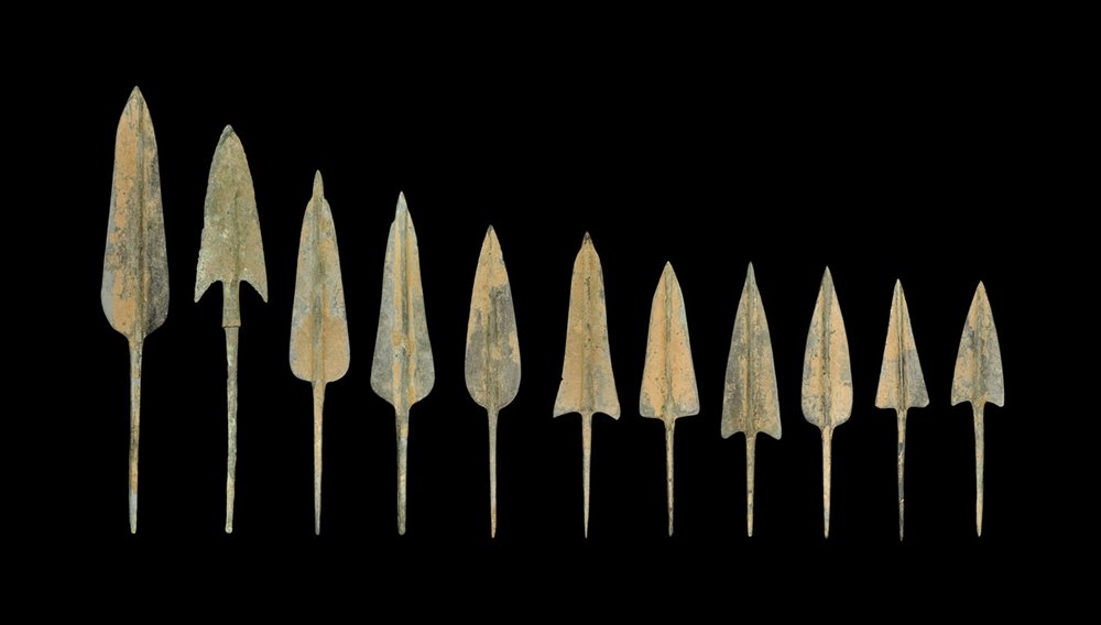 Near Eastern Luristan Long-Tanged Arrowhead Collection: 1250-650 BC. A mixed group of cast Bronze Age arrowheads comprising: three with triangular blade, tanged; three large triangular, barbed and tanged; five leaf-shaped, tanged. Private collection, North