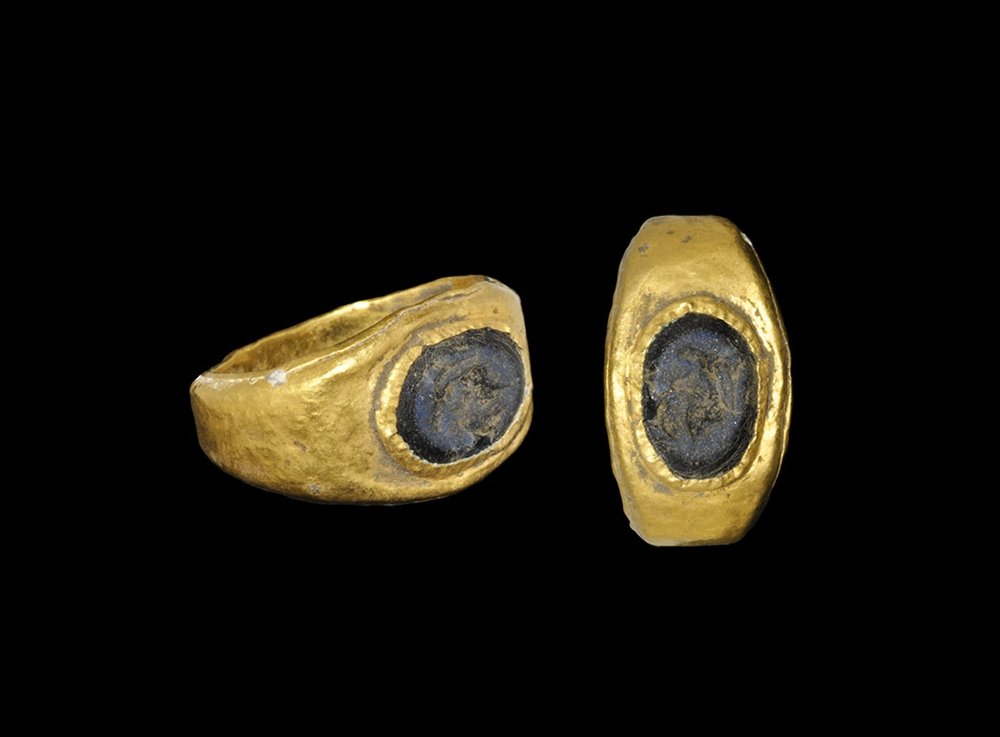 Roman Gold Finger Ring with Leda and the Swan Intaglio: 1st-2nd century AD. A D-section hoop with expanding shoulders, inset elliptical intaglio bezel with motif of Leda and the swan. Property of a London gentleman; acquired before 1980. 3.20 grams, 22 mm