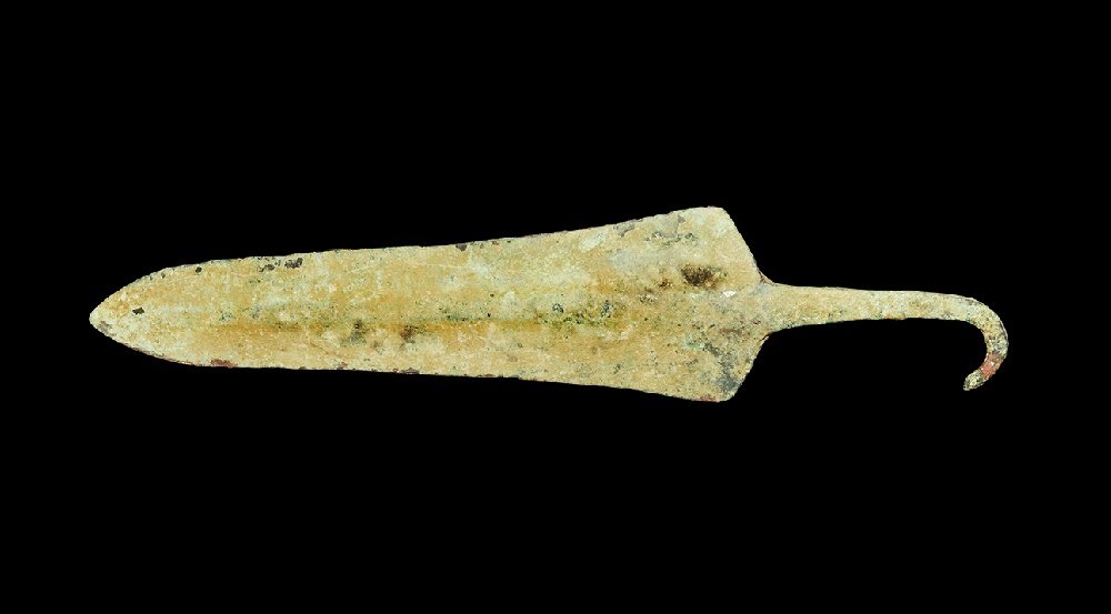 Greek Aegean Bronze Tanged Dagger: 2200-2000 BC. A broad triangular Bronze Age blade with median rib, sloping shoulders and tapering tang. See Branigan K. Aegean Metalwork of the Early and Middle Bronze Age, Oxford, 1974, pl.7. 146 gra