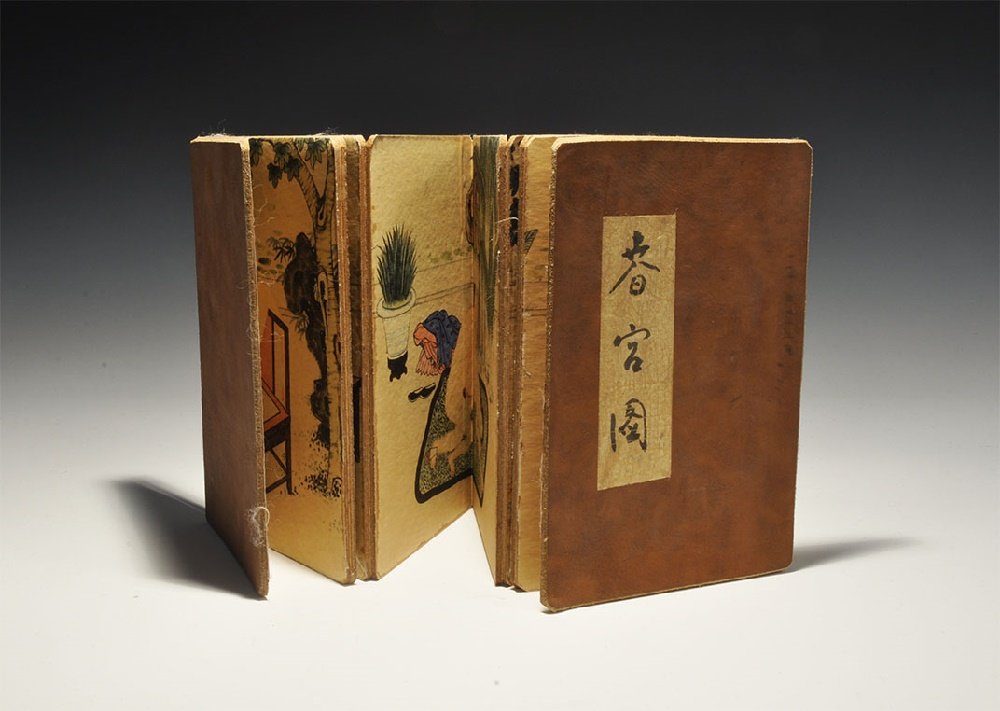 Chinese Japanese Style Erotic Folding Picture Book: 20th century AD. A folding paper book with erotic scenes, with old calligraphic label to the cover. 320 grams, 18 x 12cm (7 x 4 3/4"). From a central London collection formed between 1990-2000.[No Res
