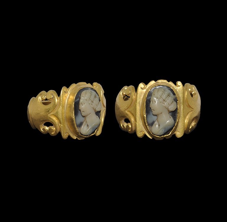 Roman Gold Ring with Cameo of an Empress (1 of 1)