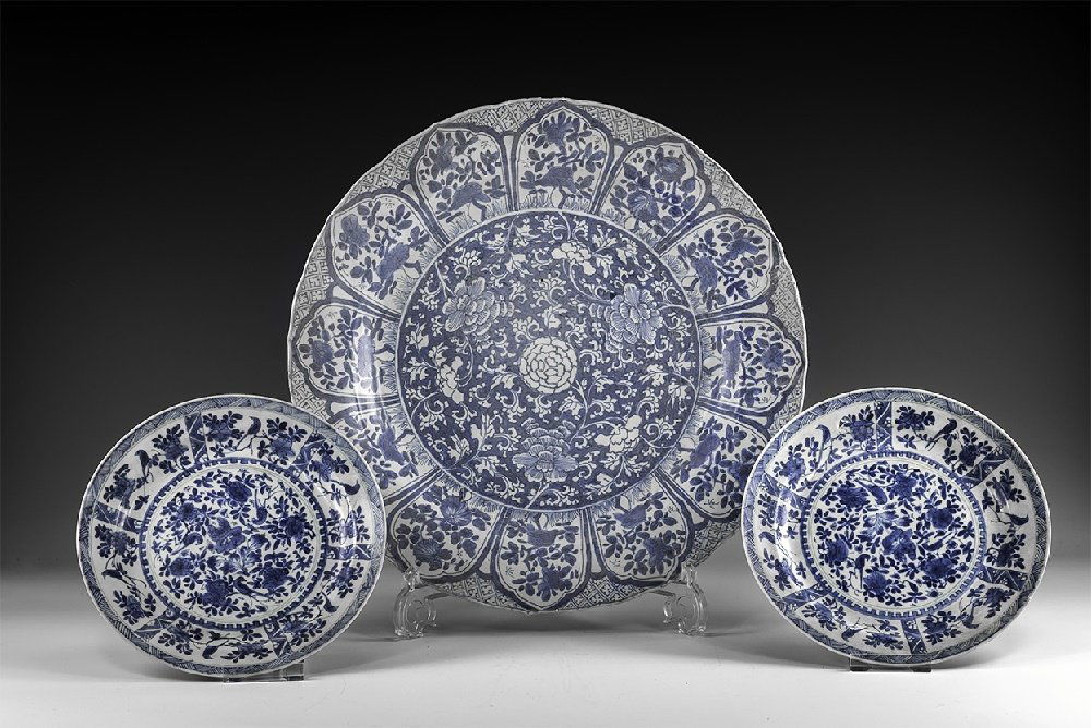 Chinese Blue and White Export Ware Charger with Dishes (1 of 1)
