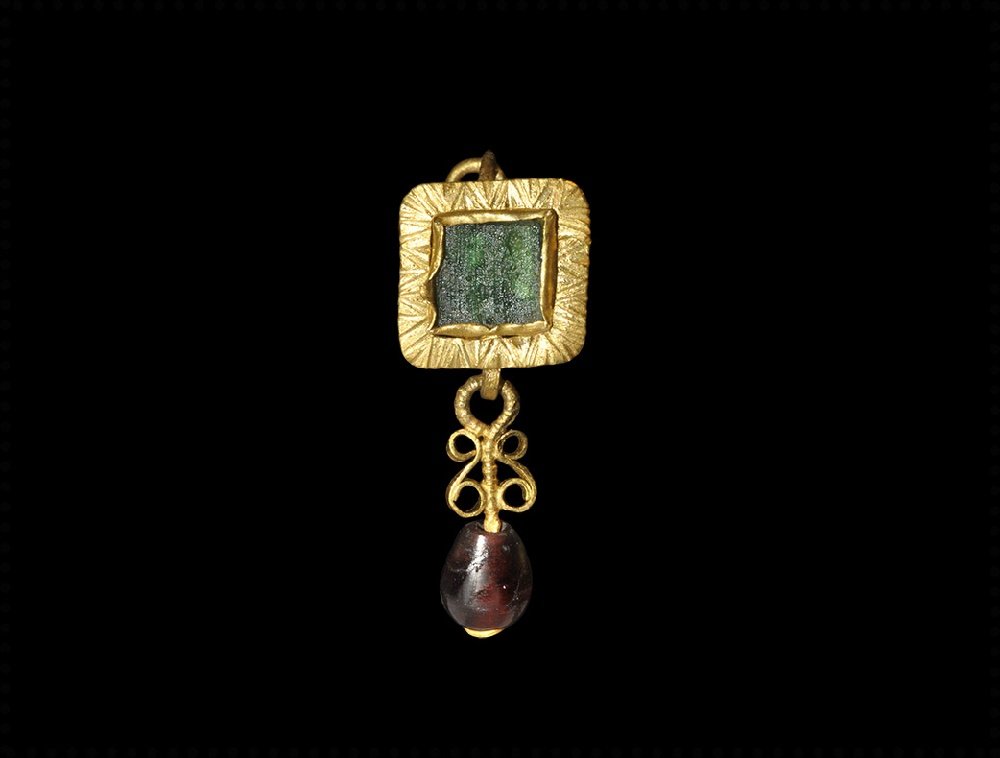 Roman Gold Earring with Garnet Drop (1 of 1)