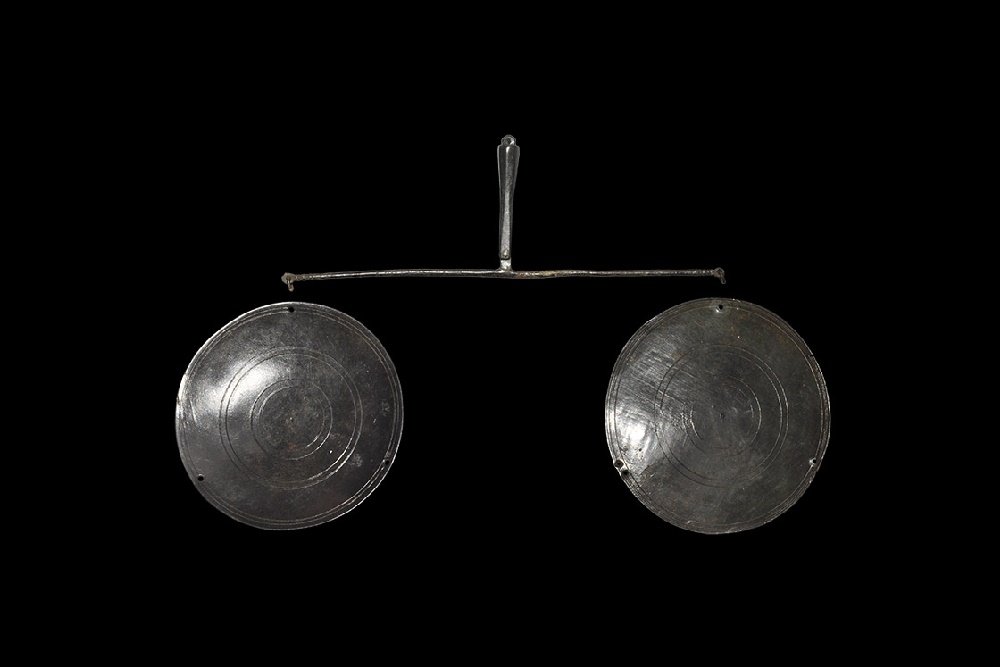 Roman Scale Balance and Pans (1 of 1)