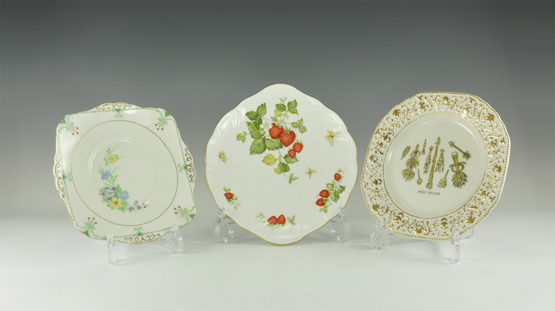 Vintage Mixed Plate Group: 20th century AD. A mixed group of glazed plates comprising: 'Virginia Strawberry' flowers and fruit motif, by Queen's (Rosina China Co. Ltd.); 'Corn Dollies' with gilt scrolls to the border, by Britan