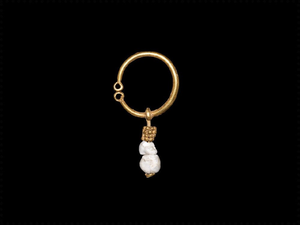 Roman Gold and Pearl Earring (1 of 1)