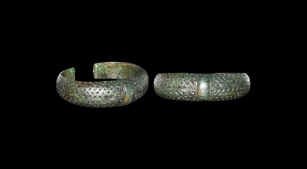 Viking Bracelet with Interlace Panels (1 of 1)