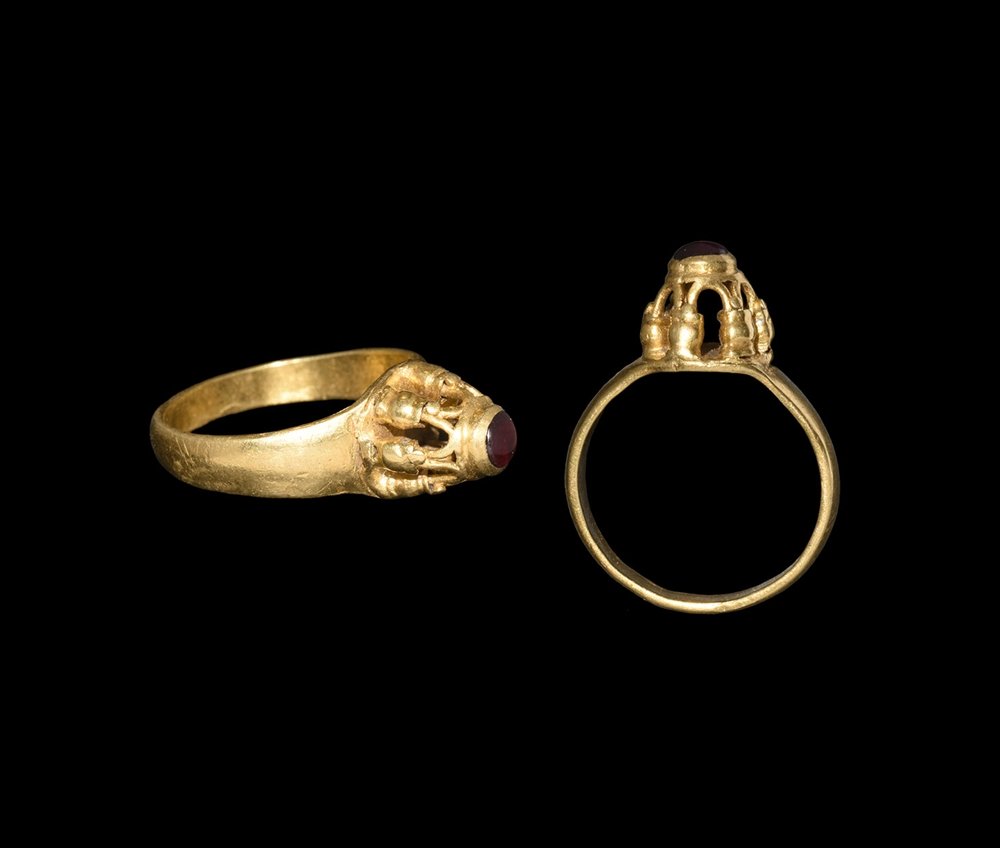 Byzantine Gold Ring with Garnet Cabochon (1 of 1)