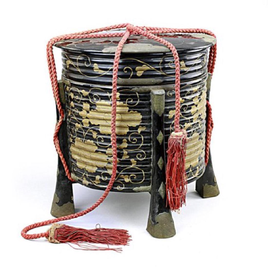 JAPANESE GILDED AND BLACK LACQUERED TRAVELING BOX (1 of 4)