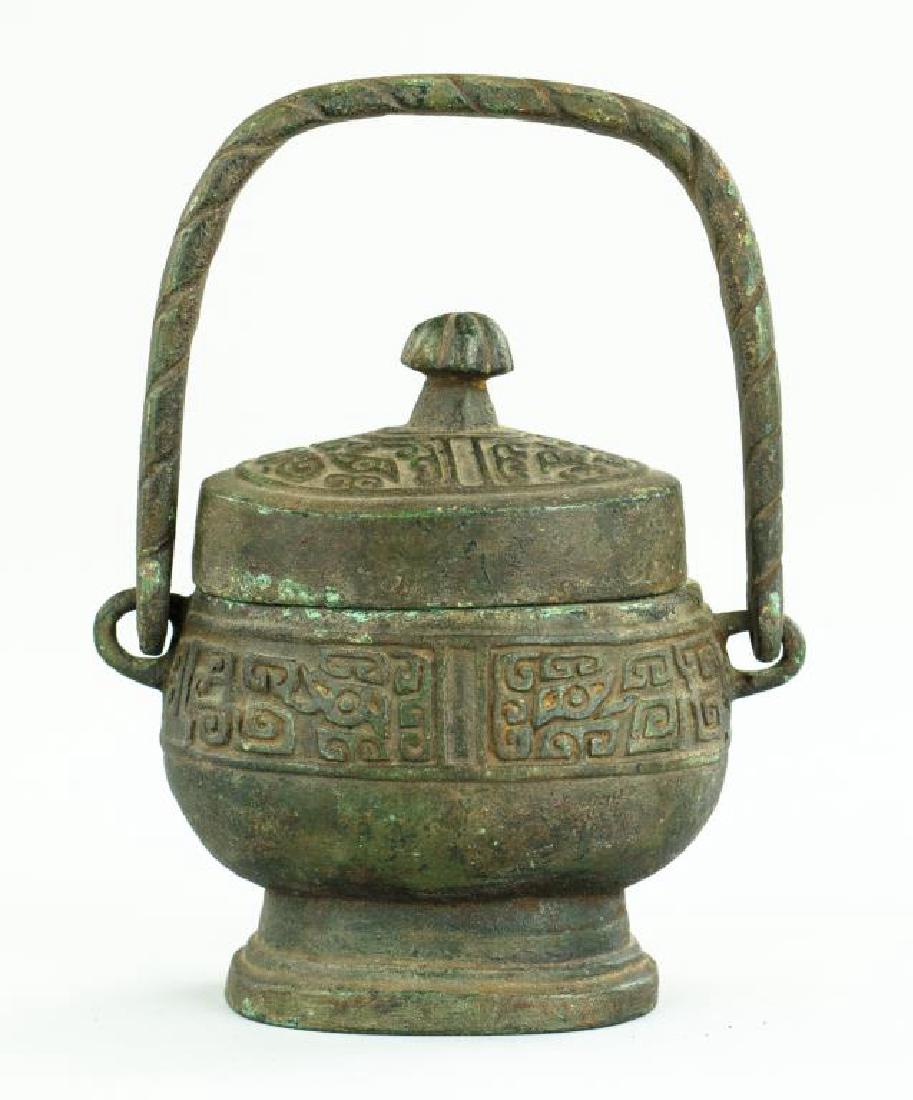ANTIQUE CHINESE BRONZE JAR WITH LID AND HANDLE (1 of 1)
