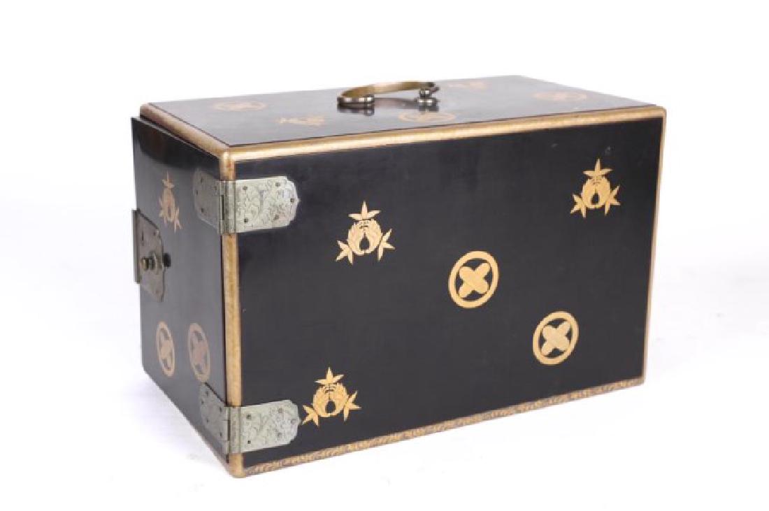 LATE 19TH CENTURY JAPANESE LACQUER BOX (1 of 2)