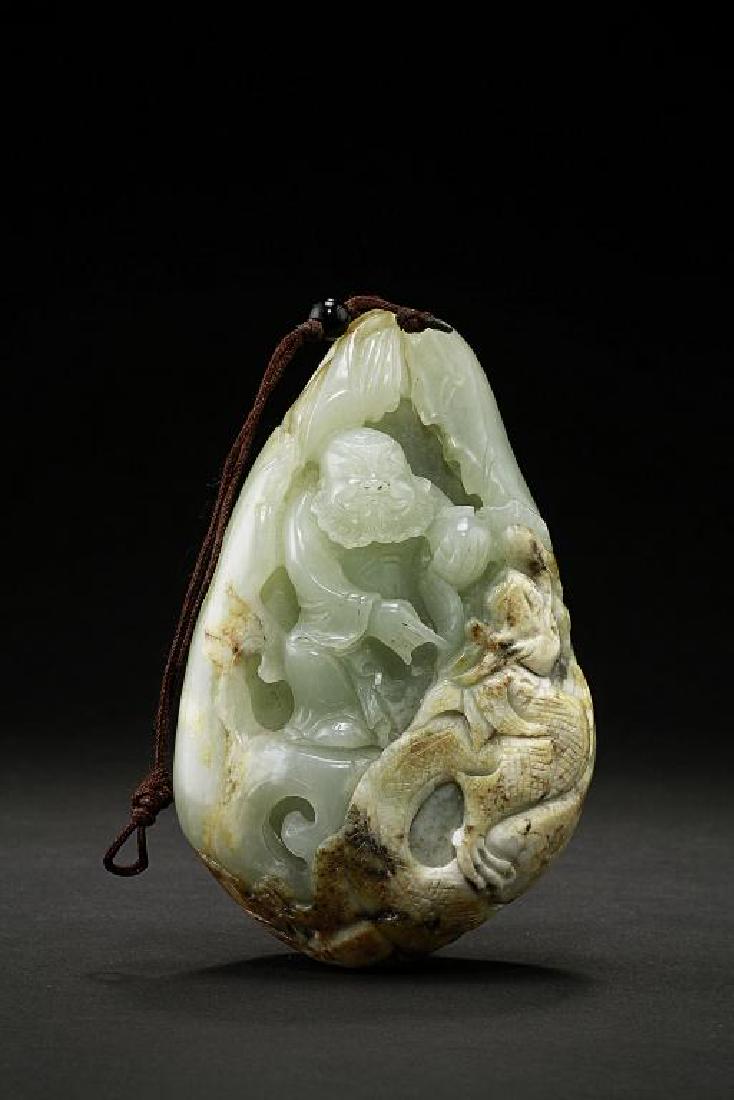 CHINESE CARVED JADEITE PENDANT (1 of 3)
