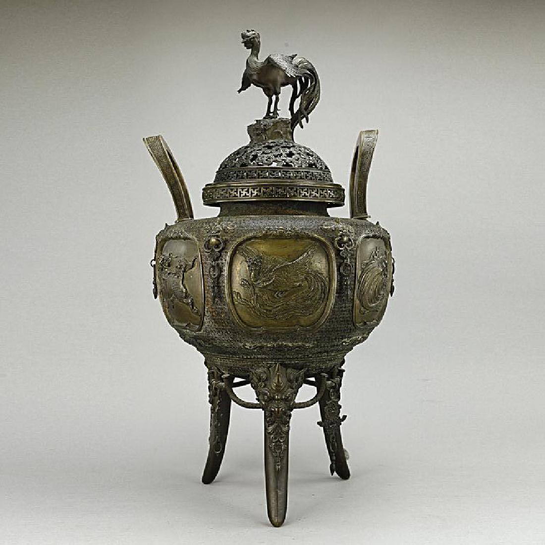JAPANESE LARGE BRONZE TRIPOD CENSER (1 of 4)