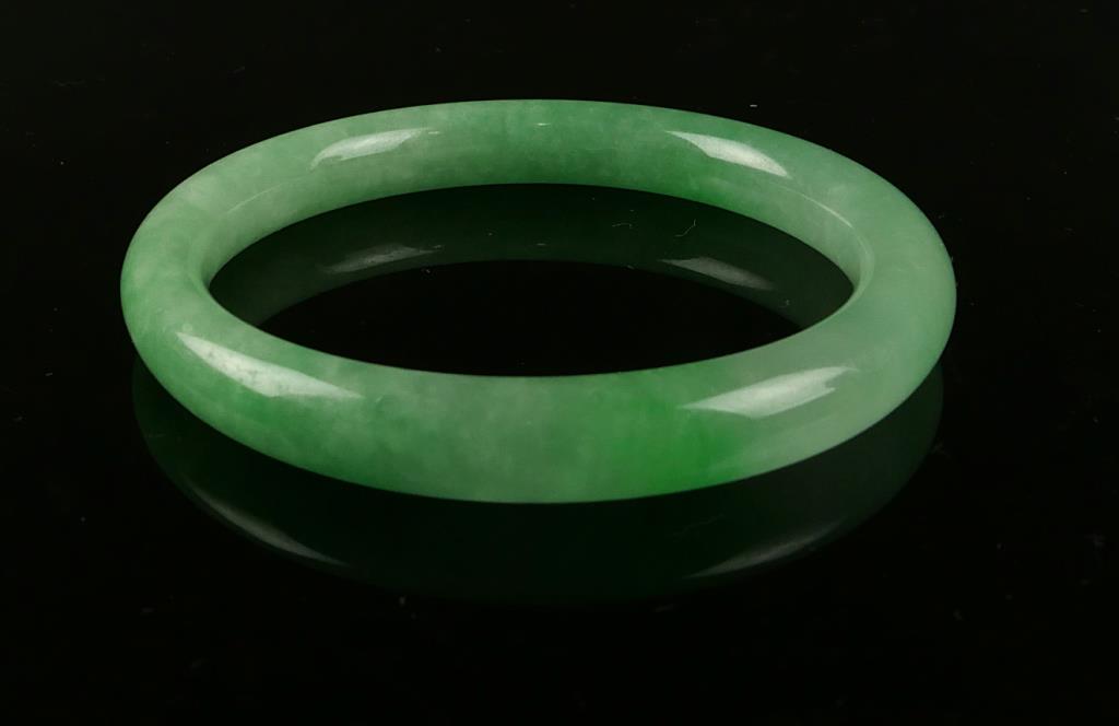 NATURAL JADEITE BANGLE, WITH CERTIFICATE (1 of 2)