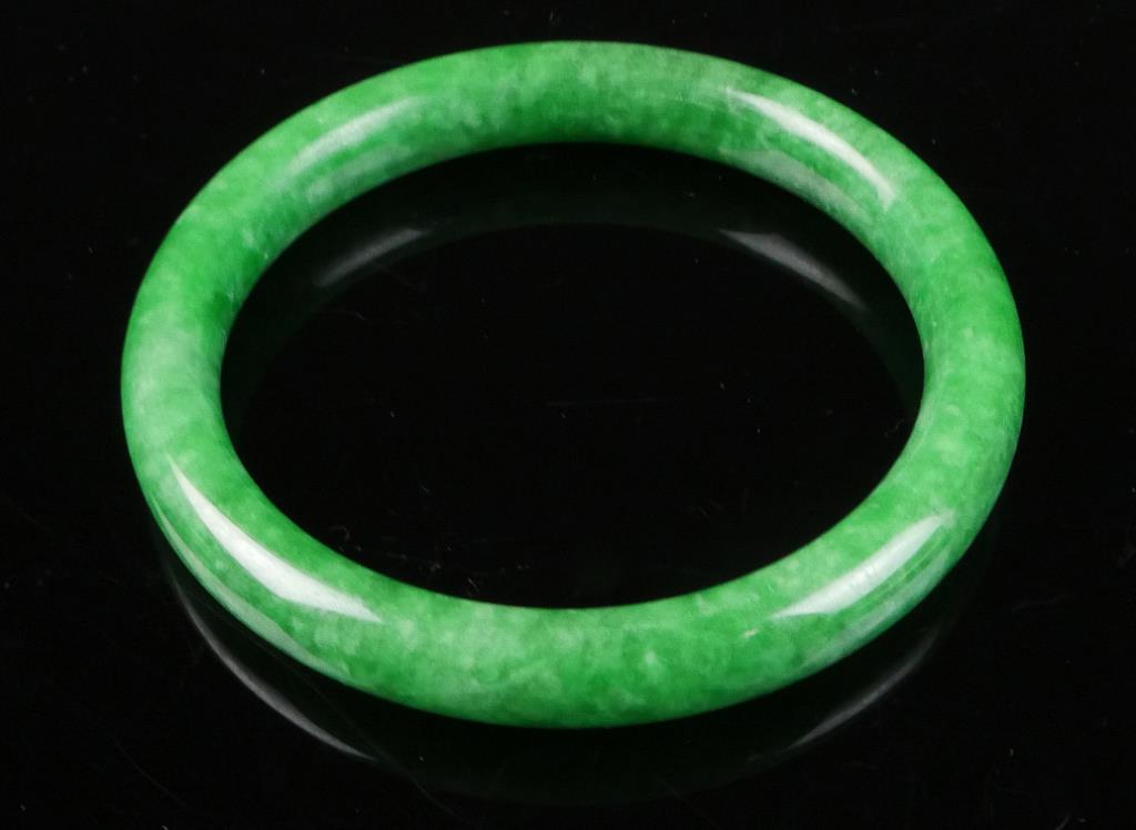 NATURAL JADEITE BANGLE (WITH CERTIFICATE) (1 of 3)