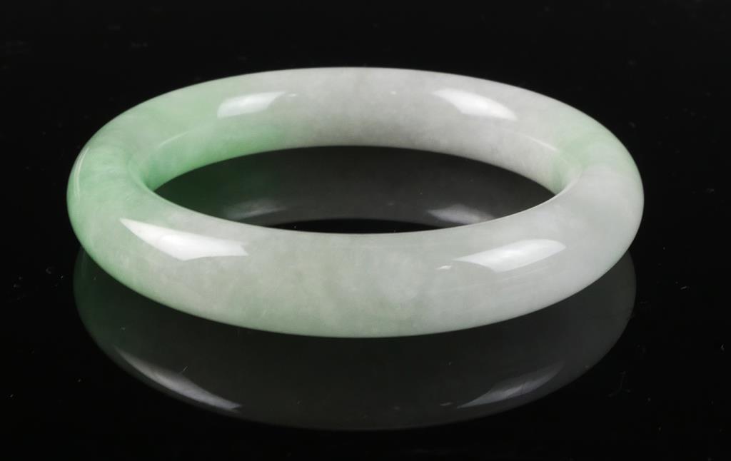 NATURAL JADEITE BANGLE (WITH CERTIFICATE) (1 of 2)
