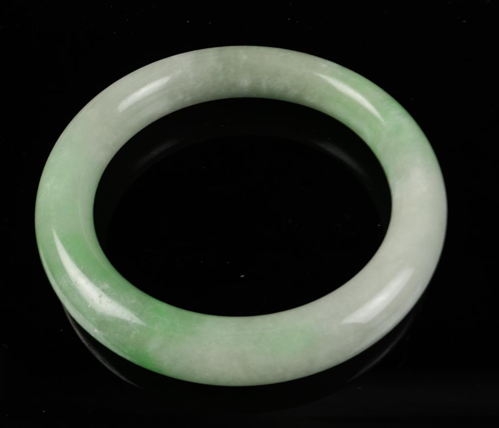 NATURAL JADEITE BANGLE (WITH CERTIFICATE) (1 of 2)