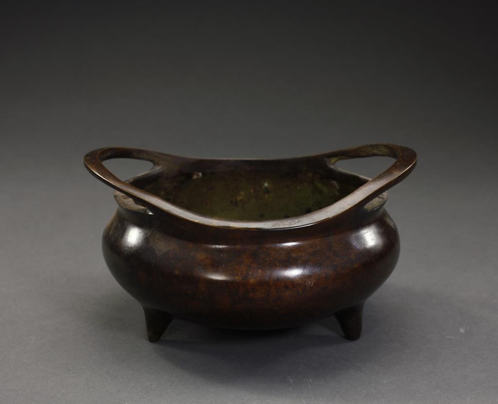 ANTIQUE CHINESE COPPER ALLOYS TRIPOD CENSER (1 of 3)
