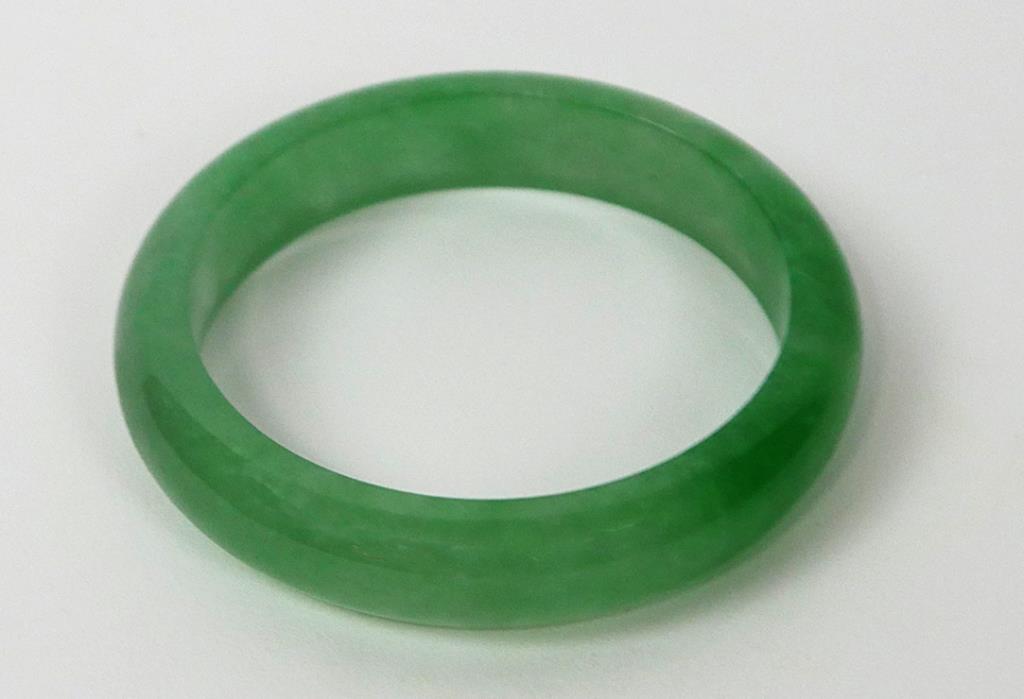 NATURAL JADEITE BANGLE (WITH CERTIFICATE) (1 of 4)