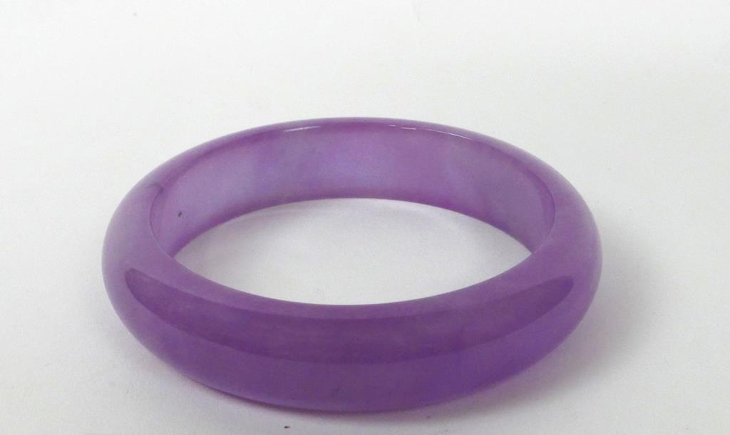 NATURAL JADEITE BANGLE (WITH CERTIFICATE) (1 of 3)