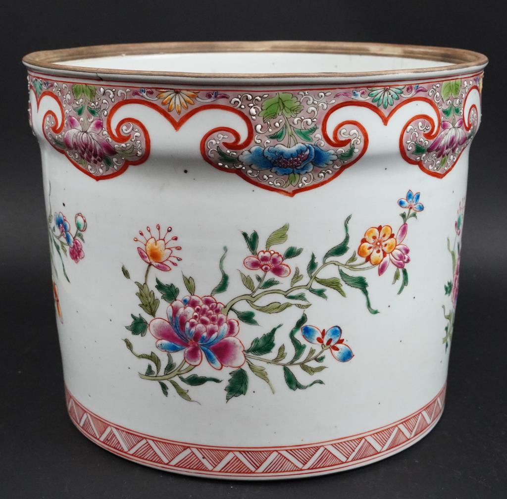 A CHINESE FAMILLE ROSE ROUND PLANTER (1 of 3)
