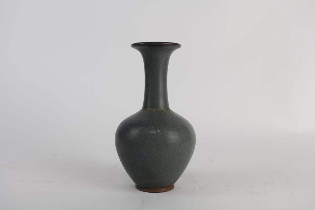 MONOCHROMATIC LONG NECK CERAMIC VASE (1 of 6)