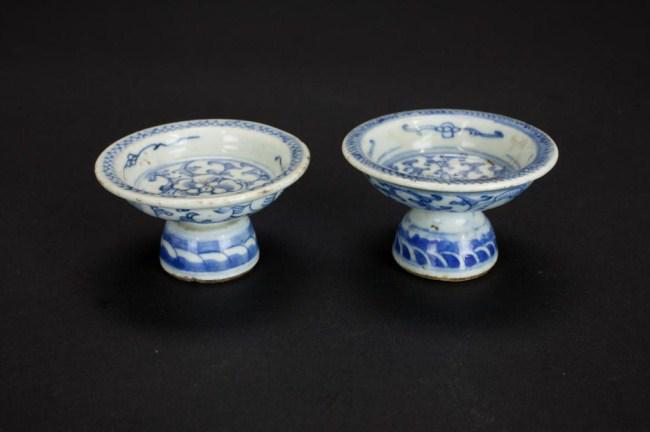 TWO ANTIQUE SMALL CHINESE BLUE & WHITE STEM CUPS (1 of 3)