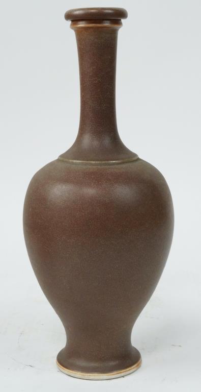CHINESE BROWN PORCELAIN VASE (1 of 6)