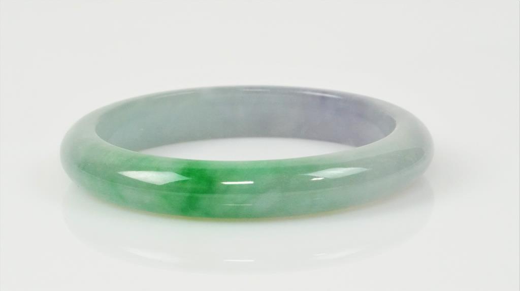 FINE QUALITY CHINESE JADE BANGLE (1 of 4)