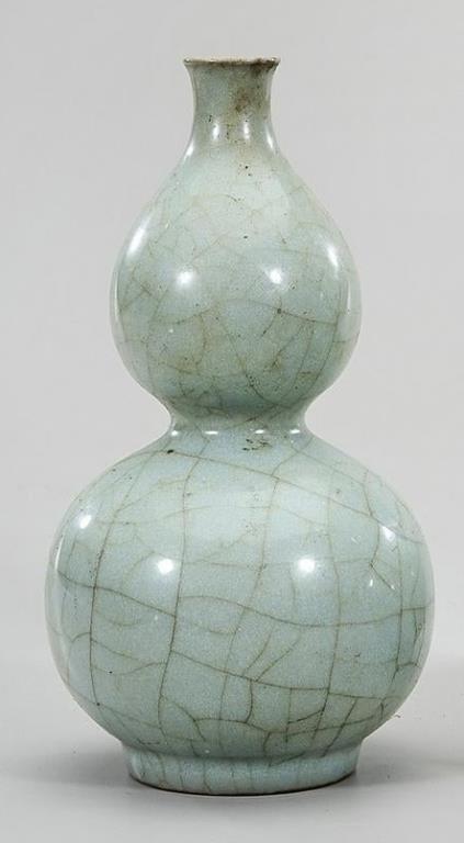 ANTIQUE CHINESE CELADON DOUBLE GOURD VASE (1 of 3)
