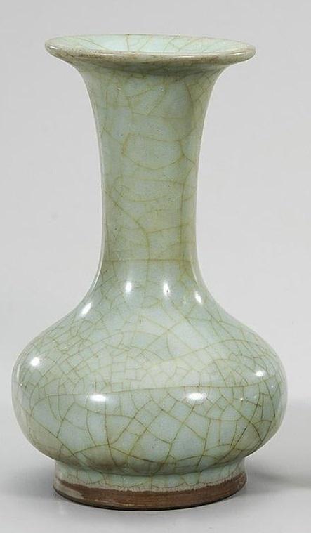 18TH C. ANTIQUE CHINESE CELADON CRACKLEWARE VASE (1 of 3)