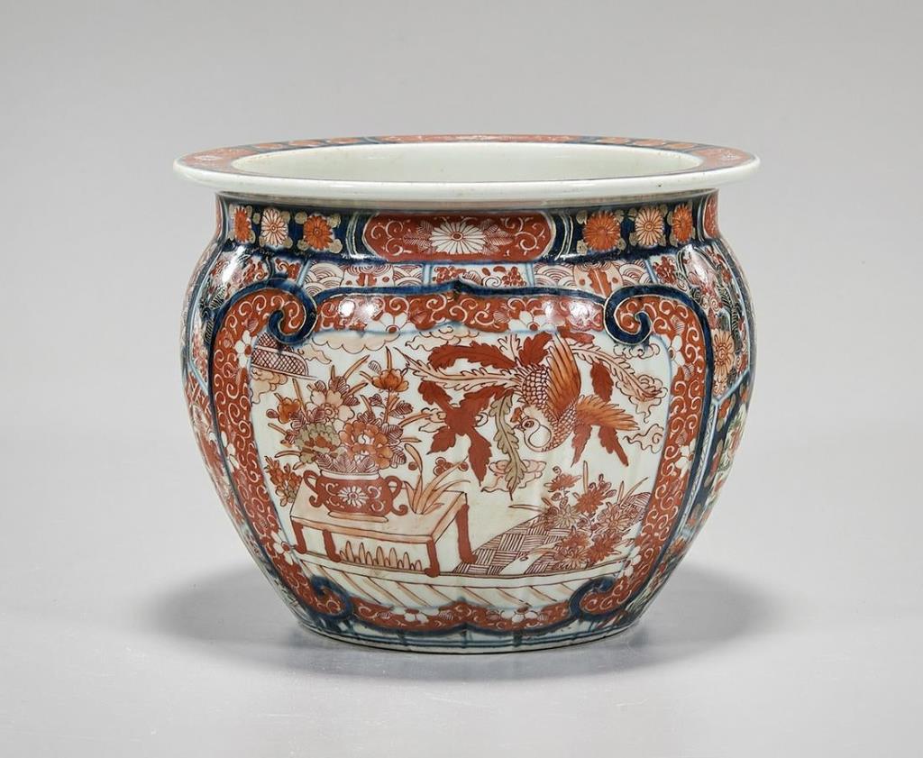 ANTIQUE JAPANESE HAND-PAINTED IMARI JARDINIERE: H: 6 1/2 in.