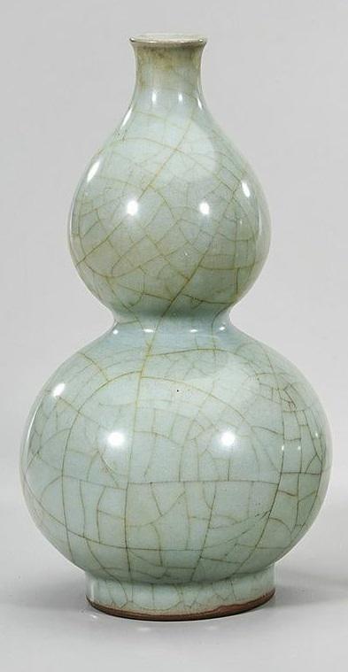 ANTIQUE CHINESE CELADON DOUBLE GOURD VASE (1 of 3)