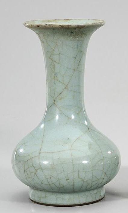ANTIQUE CHINESE CELADON CRACKLEWARE VASE (1 of 3)