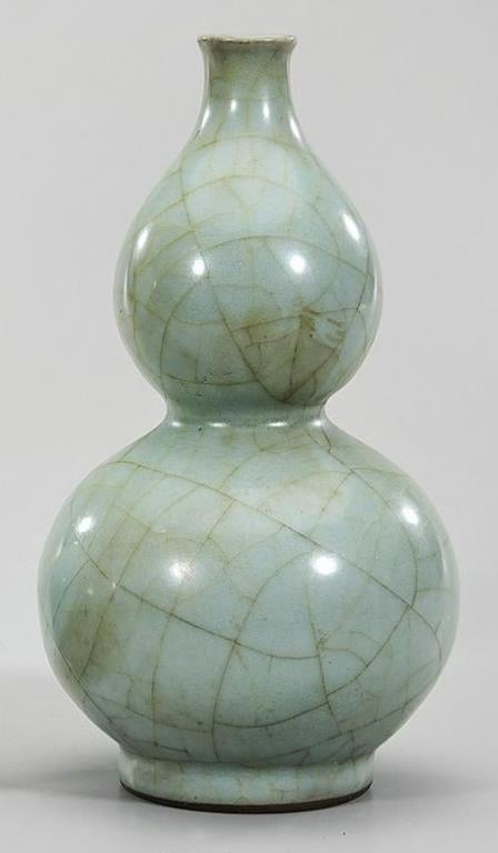 ANTIQUE CHINESE CELADON DOUBLE GOURD VASE (1 of 3)