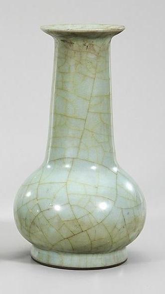ANTIQUE CHINESE CELADON CRACKLEWARE VASE (1 of 3)