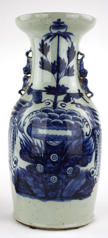 ANTIQUE CHINESE BLUE AND WHITE VASE (1 of 4)
