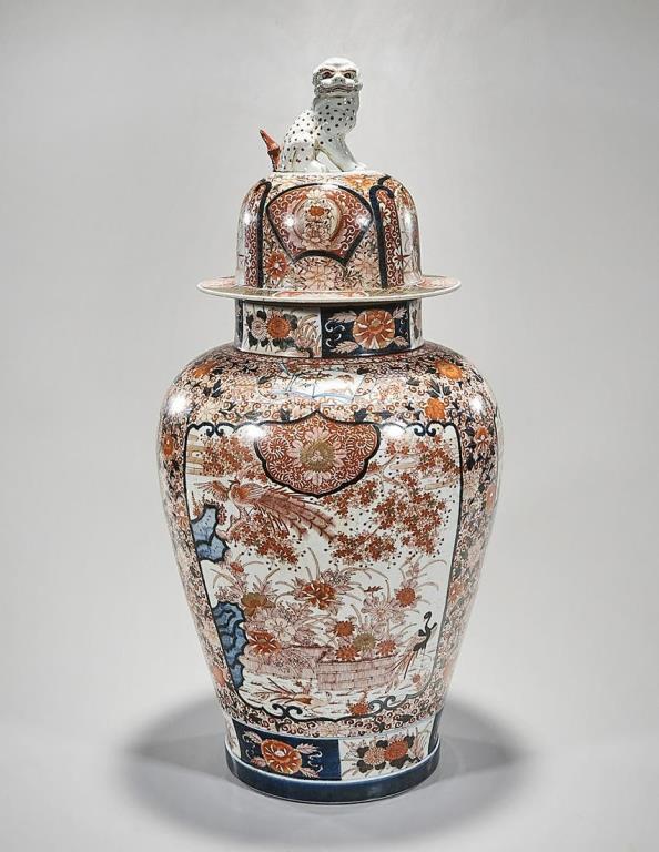 19TH C. LARGE JAPANESE IMARI LIDDED JAR (1 of 5)