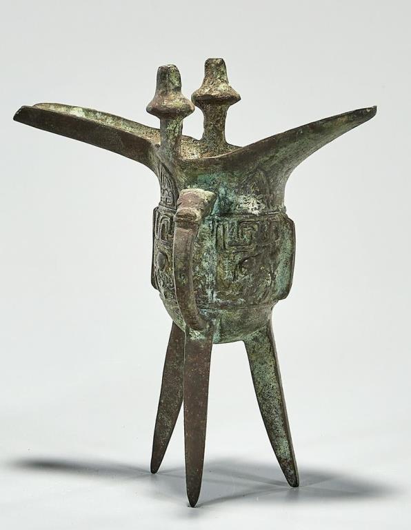 SHANG DYNASTY BRONZE TRIPOD LIBATION CUP (1 of 5)
