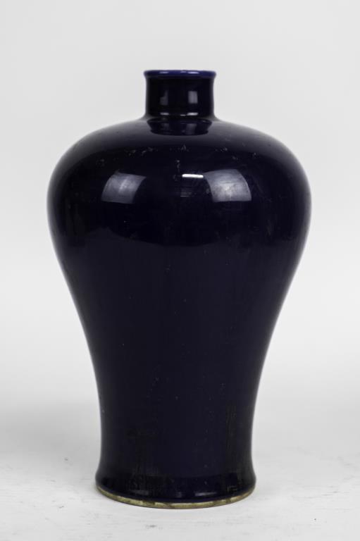 CHINESE DARK BLUE GLAZE VASE (1 of 4)