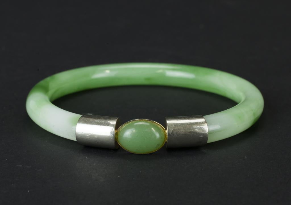 CHINESE TRANSLUCENT GREEN JADE BANGLE (1 of 2)