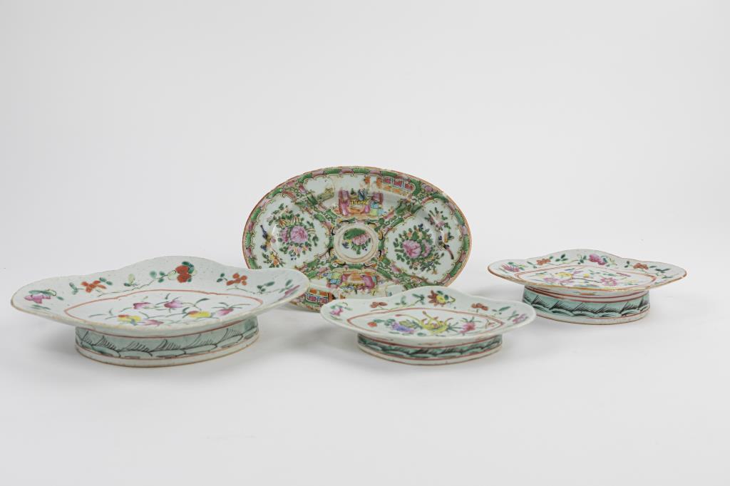 SET OF FOUR CHINESE PORCELAIN PLATES (1 of 13)