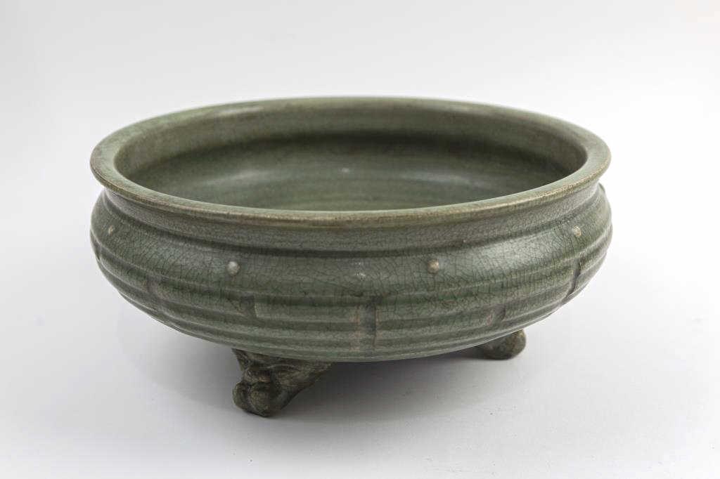 CHINESE MING DARK GREEN GLAZED TRIPOD CENSER (1 of 5)