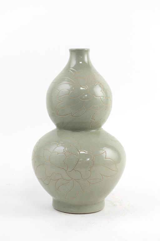 CHINESE CELADON DOUBLE GOURD VASE (1 of 4)