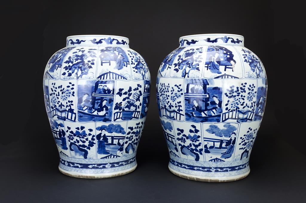 PAIR OF LARGE CHINESE BLUE & WHITE TEMPLE JARS (1 of 3)