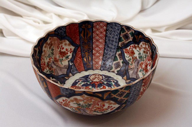 CHINESE IMARI BOWL: H: 3 3/4" X D:8 1/4", with wavy rim, interior centrally hand-painted with fruits, rabbit heads in cameo, and stylized bats, walls inside and out decorated with three floral panels on white ground and 
