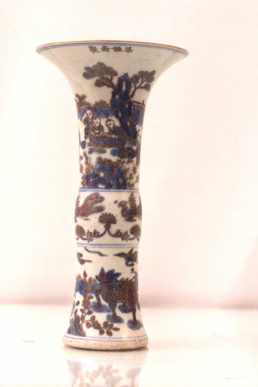 GILDED BLUE AND WHITE BEAKER VASE: H:7 5/8", four-character mark below double ring border and gilded slightly flared upper rim, hand-painted depicting figures, cranes in flight, and foo lions
