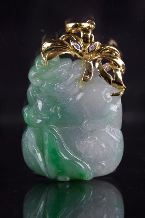 CHINESE JADEITE PENDANT WITH 14 K. GOLD (1 of 2)