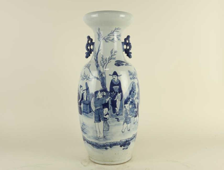 LARGE CHINESE BLUE AND WHITE FIGURAL VASE (1 of 3)