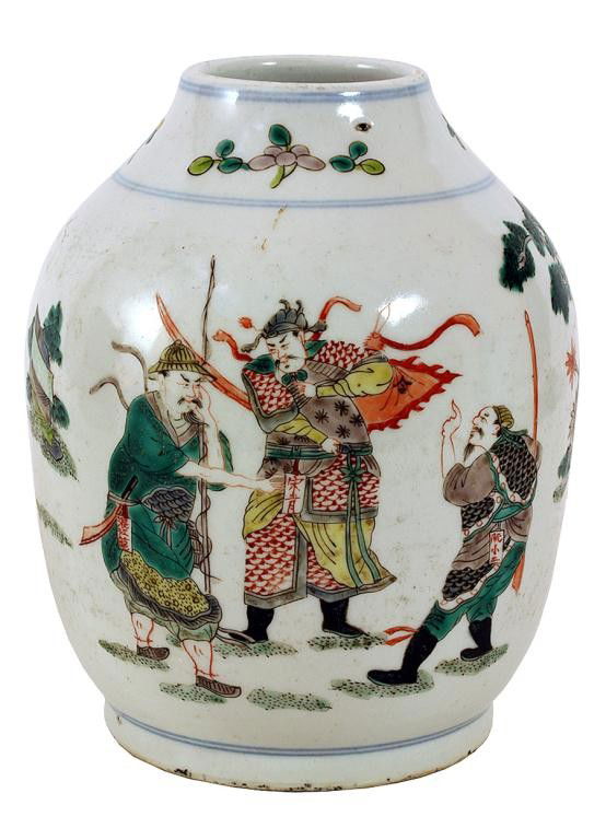 19TH CENTURY CHINESE FAMILLE VERTE PORCELAIN JAR: H: 6 7/8", hand painted warrior scenes with double ring mark